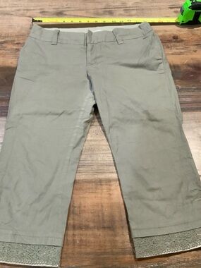 Women’s Sage Crop Capris with Lace Trim